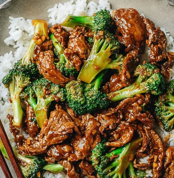 Delicious Chinese Beef and Broccoli stir-fry with tender beef and fresh broccoli.